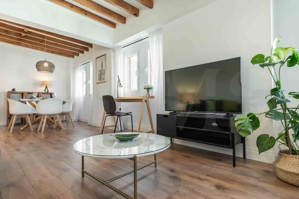Modern Apartment Next To The Cervantes Theatre By Rems マラガ エクステリア 写真