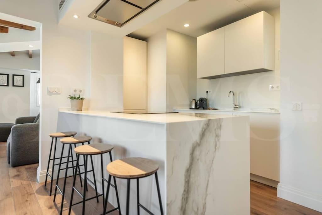 Modern Apartment Next To The Cervantes Theatre By Rems マラガ エクステリア 写真