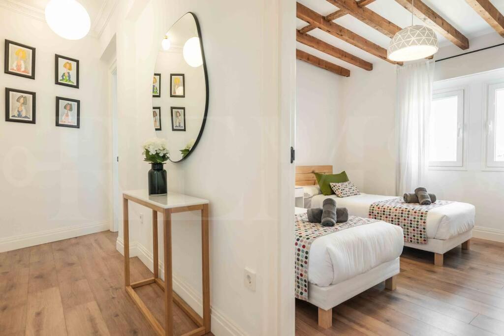 Modern Apartment Next To The Cervantes Theatre By Rems マラガ エクステリア 写真