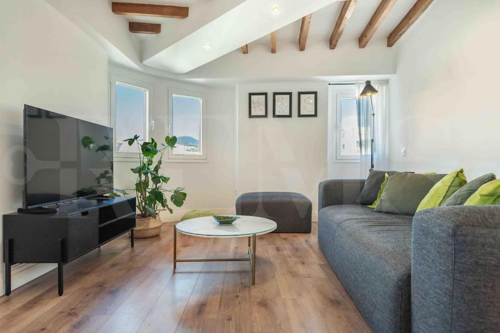 Modern Apartment Next To The Cervantes Theatre By Rems マラガ エクステリア 写真